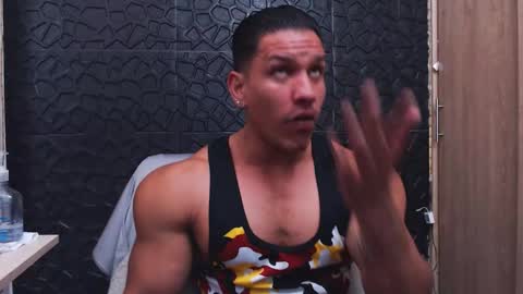 Snapshot of viktorherrera chatting on 10-16-25, 04:52 Viktor Herrera online show from 10-16-25, 04:52