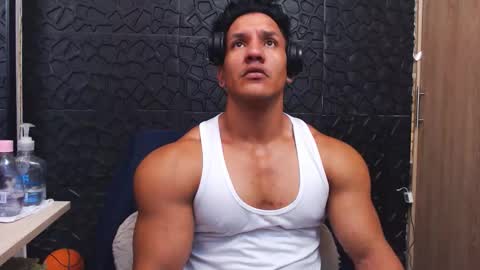 Snapshot of viktorherrera chatting on 10-20-25, 03:01 Viktor Herrera online show from 10-20-25, 03:01