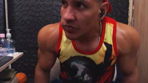 Snapshot of viktorherrera chatting on 10-23-25, 05:12 Viktor Herrera online show from 10-23-25, 05:12