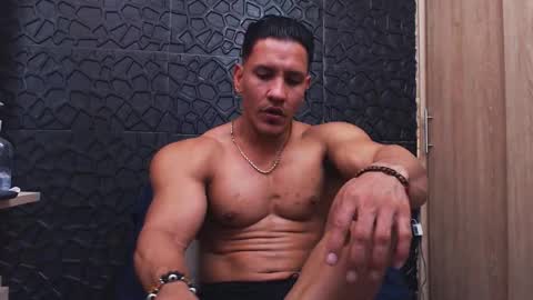 Snapshot of viktorherrera chatting on 10-24-25, 03:30 Viktor Herrera online show from 10-24-25, 03:30