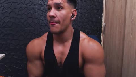 Snapshot of viktorherrera chatting on 10-25-25, 03:51 Viktor Herrera online show from 10-25-25, 03:51