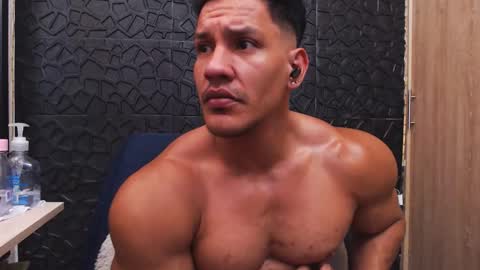 Snapshot of viktorherrera chatting on 10-26-25, 03:07 Viktor Herrera online show from 10-26-25, 03:07