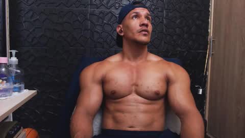 Snapshot of viktorherrera chatting on 10-27-25, 04:00 Viktor Herrera online show from 10-27-25, 04:00