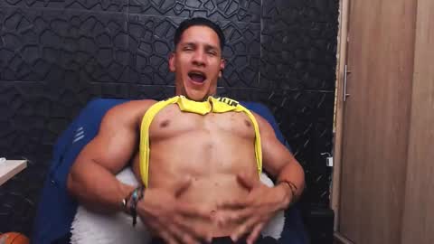 Snapshot of viktorherrera chatting on 10-28-25, 05:04 Viktor Herrera online show from 10-28-25, 05:04