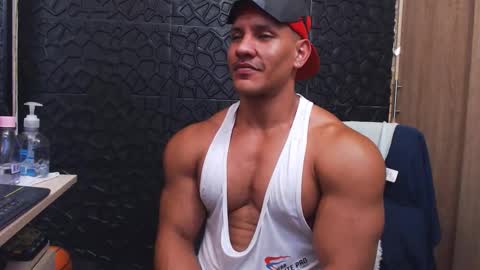 Snapshot of viktorherrera chatting on 10-31-25, 04:30 Viktor Herrera online show from 10-31-25, 04:30