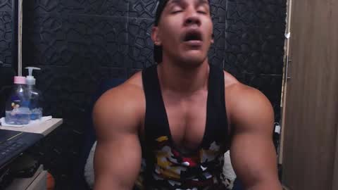 Snapshot of viktorherrera chatting on 11-04-25, 10:47 Viktor Herrera online show from 11-04-25, 10:47