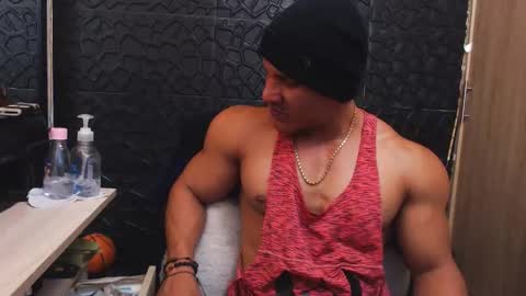 Snapshot of viktorherrera chatting on 11-10-25, 12:15 Viktor Herrera online show from 11-10-25, 12:15