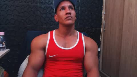 Snapshot of viktorherrera chatting on 11-18-25, 04:55 Viktor Herrera online show from 11-18-25, 04:55