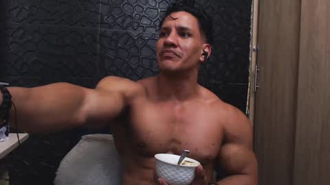 Snapshot of viktorherrera chatting on 11-20-25, 02:45 Viktor Herrera online show from 11-20-25, 02:45