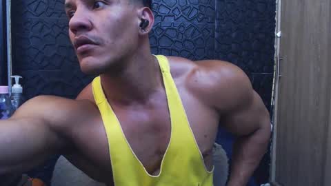 Snapshot of viktorherrera chatting on 11-22-25, 05:12 Viktor Herrera online show from 11-22-25, 05:12