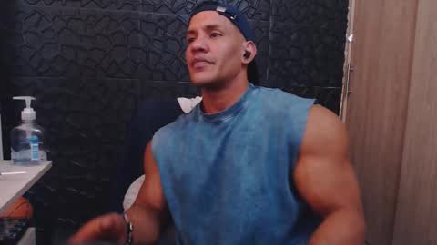 Snapshot of viktorherrera chatting on 12-01-25, 04:56 Viktor Herrera online show from 12-01-25, 04:56