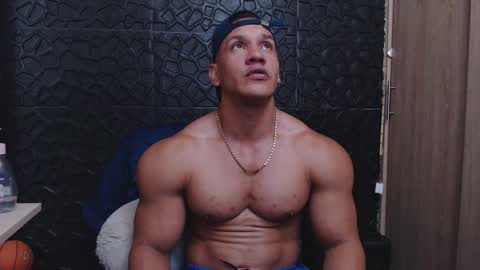 Snapshot of viktorherrera chatting on 12-15-25, 10:41 Viktor Herrera online show from 12-15-25, 10:41