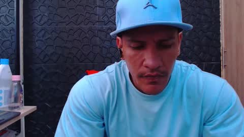 Snapshot of viktorherrera chatting on 01-12-26, 07:30 Viktor Herrera online show from 01-12-26, 07:30