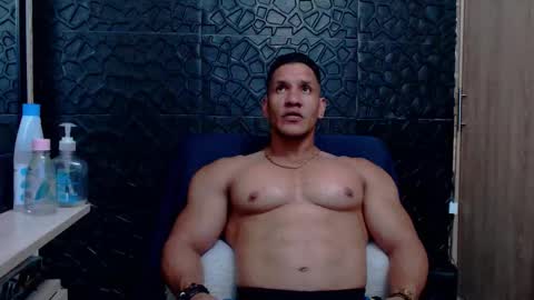 Snapshot of viktorherrera chatting on 02-06-26, 03:33 Viktor Herrera online show from 02-06-26, 03:33