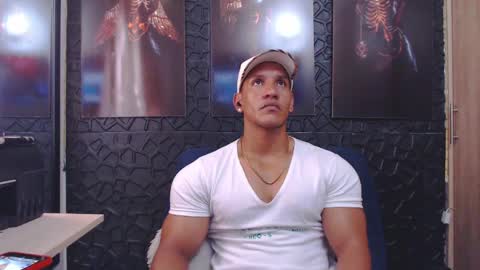 Viktor Herrera online show from 04-30-26, 02:23