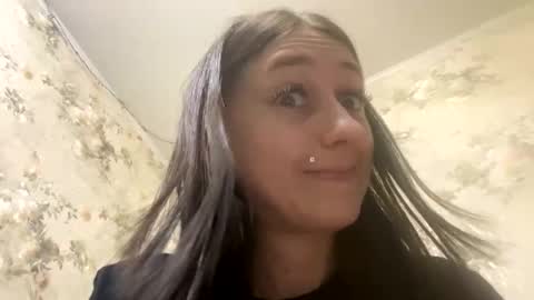 Snapshot of viktoria9898 chatting on 02-27-26, 10:32 Sweett online show from 02-27-26, 10:32