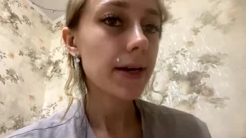Snapshot of viktoria9898 chatting on 05-15-26, 11:12 Sweett online show from 05-15-26, 11:12
