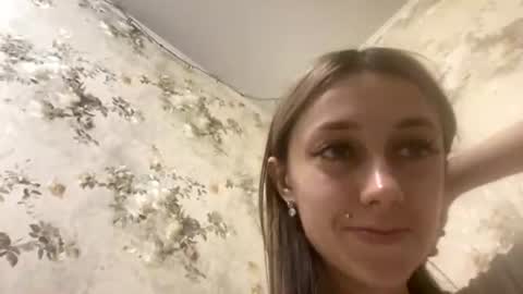 Snapshot of viktoria9898 chatting on 06-30-26, 01:28 Sweett online show from 06-30-26, 01:28