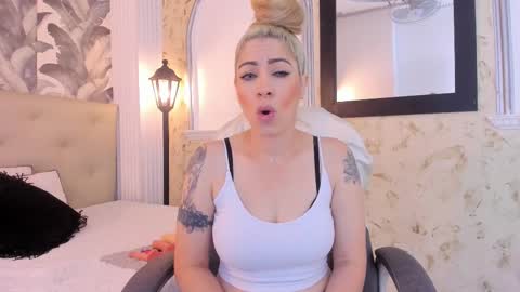 Snapshot of viktoria_davis_ chatting on 01-05-25, 03:13 Viktoria online show from 01-05-25, 03:13