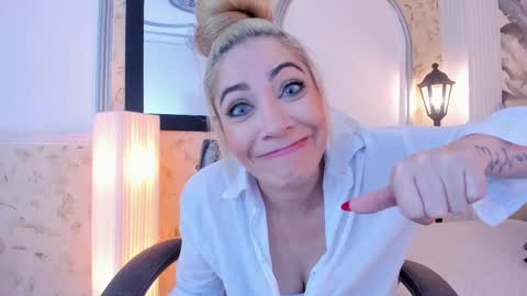 Snapshot of viktoria_davis_ chatting on 01-11-25, 06:23 Viktoria online show from 01-11-25, 06:23