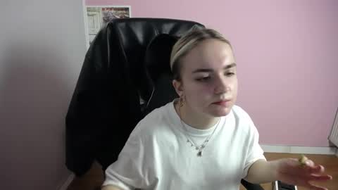 viktoria_lovely online show from 04-24-26, 06:27