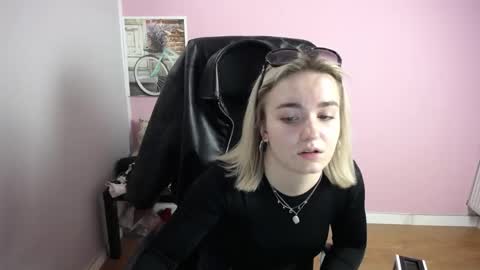 viktoria_lovely online show from 04-29-26, 11:03