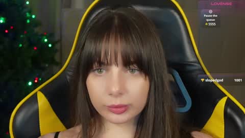 Snapshot of viktoria_storm chatting on 12-15-24, 10:37 Alisa online show from 12-15-24, 10:37