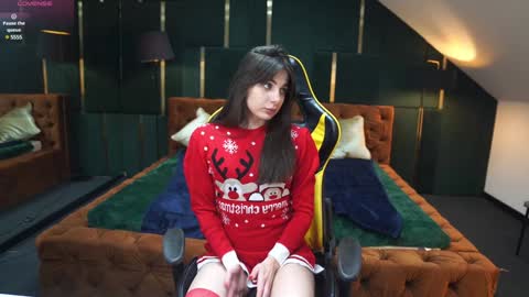 Snapshot of viktoria_storm chatting on 12-25-24, 08:17 Alisa online show from 12-25-24, 08:17