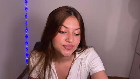 Snapshot of viky_evanss chatting on 05-21-26, 05:53 viky_evanss online show from 05-21-26, 05:53