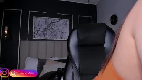 Snapshot of vikypetiteee chatting on 11-19-25, 09:37 Victoria online show from 11-19-25, 09:37