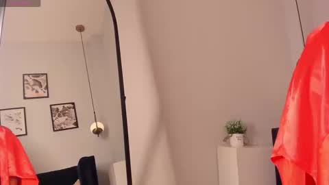 Snapshot of vikypetiteee chatting on 03-11-26, 01:44 Victoria online show from 03-11-26, 01:44