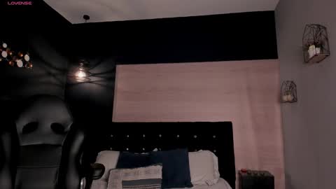 Snapshot of vikypetiteee chatting on 03-13-26, 03:40 Victoria online show from 03-13-26, 03:40