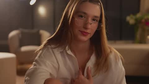 Snapshot of villanelle_l chatting on 11-07-25, 12:16 Lana online show from 11-07-25, 12:16