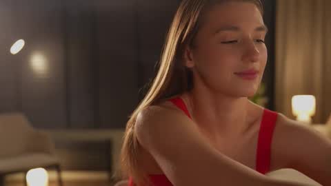 Snapshot of villanelle_l chatting on 11-13-25, 10:14 Lana online show from 11-13-25, 10:14