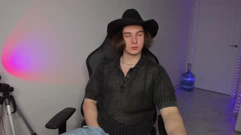 Vincent Strong online show from 01-05-25, 03:13