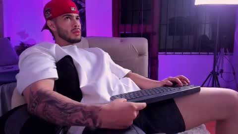 Vincent online show from 11-28-25, 03:42