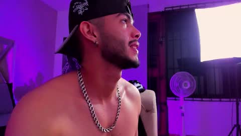 Snapshot of vincentblack_ chatting on 12-18-25, 03:56 Vincent online show from 12-18-25, 03:56