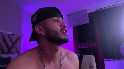 Snapshot of vincentblack_ chatting on 01-10-26, 04:14 Vincent online show from 01-10-26, 04:14