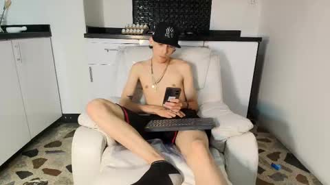 Snapshot of vincenthunter chatting on 03-04-25, 10:05 Vincent online show from 03-04-25, 10:05