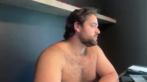 Snapshot of vinfaro27 chatting on 10-26-25, 05:30 Vinfaro27 online show from 10-26-25, 05:30