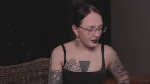 Snapshot of vinylstore chatting on 12-27-24, 04:54 Diva Silvia online show from 12-27-24, 04:54