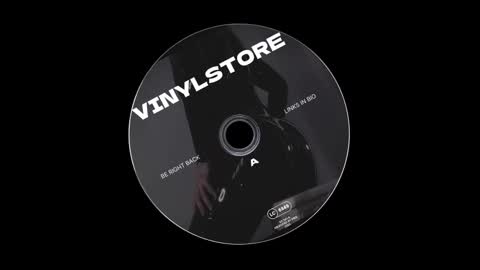 Snapshot of vinylstore chatting on 02-15-25, 12:11 Diva Silvia online show from 02-15-25, 12:11