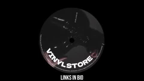 Snapshot of vinylstore chatting on 03-05-25, 10:33 Diva Silvia online show from 03-05-25, 10:33