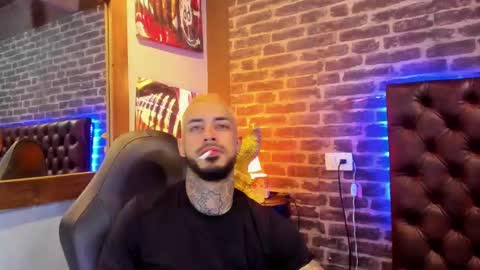 Snapshot of vinzenzrizzo chatting on 12-16-25, 04:39 ---Vinzen--- online show from 12-16-25, 04:39