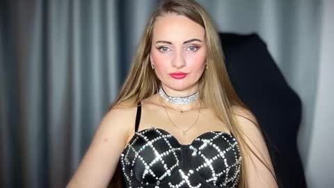 Snapshot of viola_1 chatting on 12-17-24, 10:43 Funny girl online show from 12-17-24, 10:43