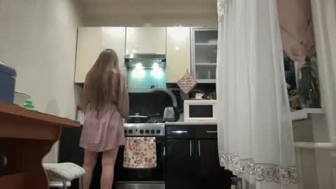 Snapshot of viola_1 chatting on 12-18-24, 04:53 Funny girl online show from 12-18-24, 04:53