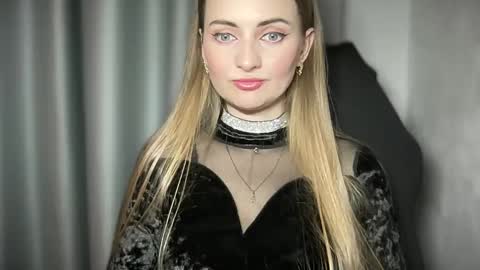 Snapshot of viola_1 chatting on 12-28-24, 11:48 Funny girl online show from 12-28-24, 11:48