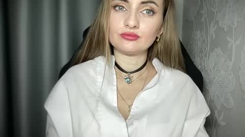 Snapshot of viola_1 chatting on 12-29-24, 10:03 Funny girl online show from 12-29-24, 10:03
