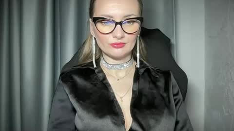 Snapshot of viola_1 chatting on 02-04-25, 02:21 Funny girl online show from 02-04-25, 02:21
