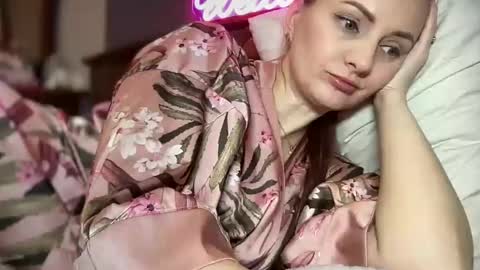 Snapshot of viola_1 chatting on 02-17-25, 04:04 Funny girl online show from 02-17-25, 04:04